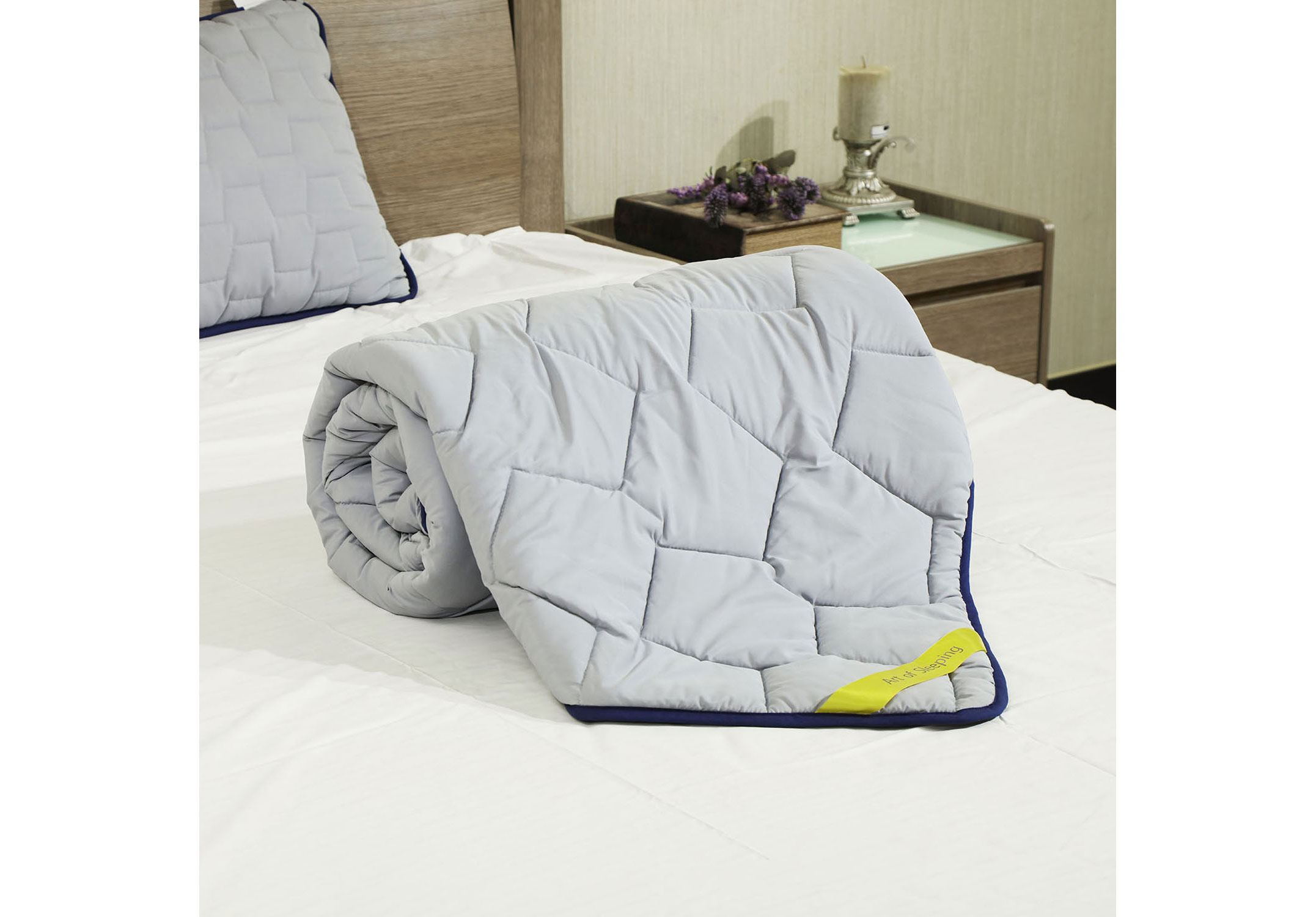 300t Super Soft Microfiber 80GSM Luxury Hotel King Queen Size Quilt